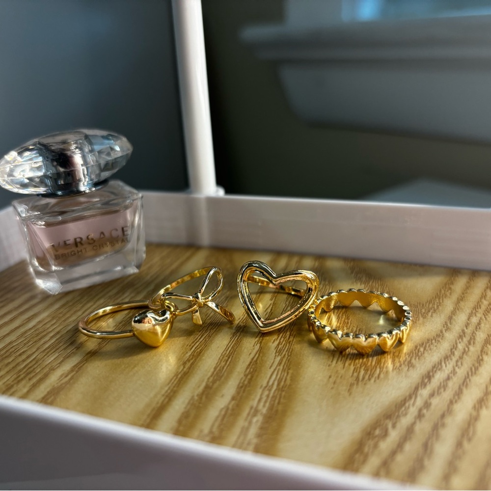 📦5/$25📦 4pc Gold-Tone Heart and Bow Ring Set - Nwot